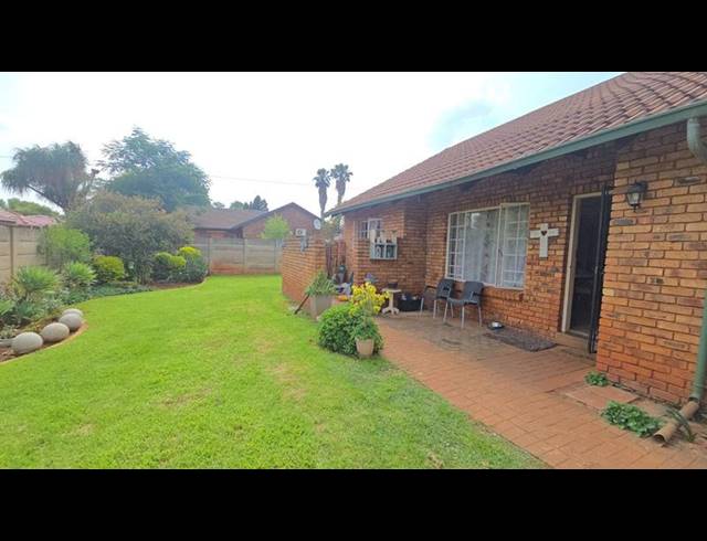 3 BEDROOM HOUSE FOR SALE IN HESTEAPARK